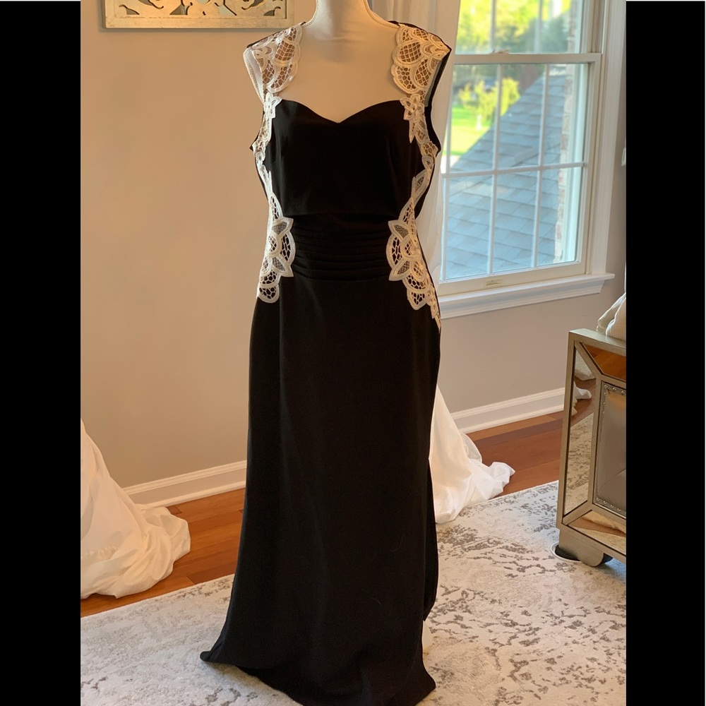 Black maxi/gown 🔥🔥Last Day
